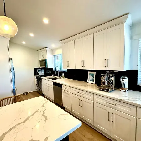Heart Of Corona Del Mar 10 Minute Walk To Beach Steps To Downtown